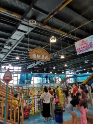 -维佳童话镇演出现场(徐东店)