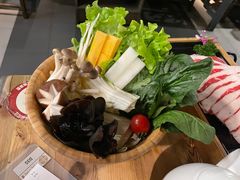 -湊湊火锅·茶憩(杭州湖滨银泰in77店)