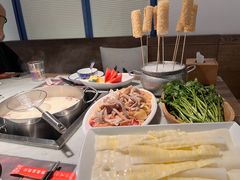 -尚尚仙·酸汤猪手·猪肚鸡火锅(华联万柳购物中心店)