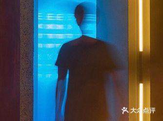 赛博朋克 / 这个酒吧有点酷