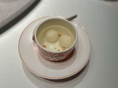 桂花燕窝汤圆-新荣记(南京西路店)