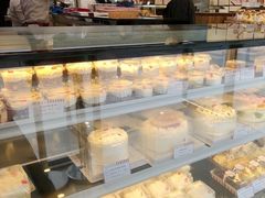 面包甜点陈列柜-红宝石·鲜奶小方·海派西点房(南丹店)