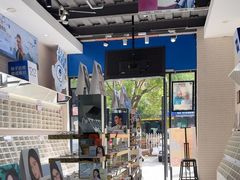 -诺柯视眼镜-蔡司依视路官方工厂店(淞南一店)