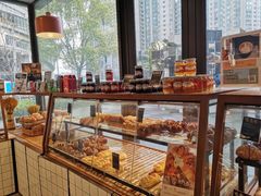 面包甜点陈列柜-Dough&Joe团憩(瑞虹天地月亮湾店)