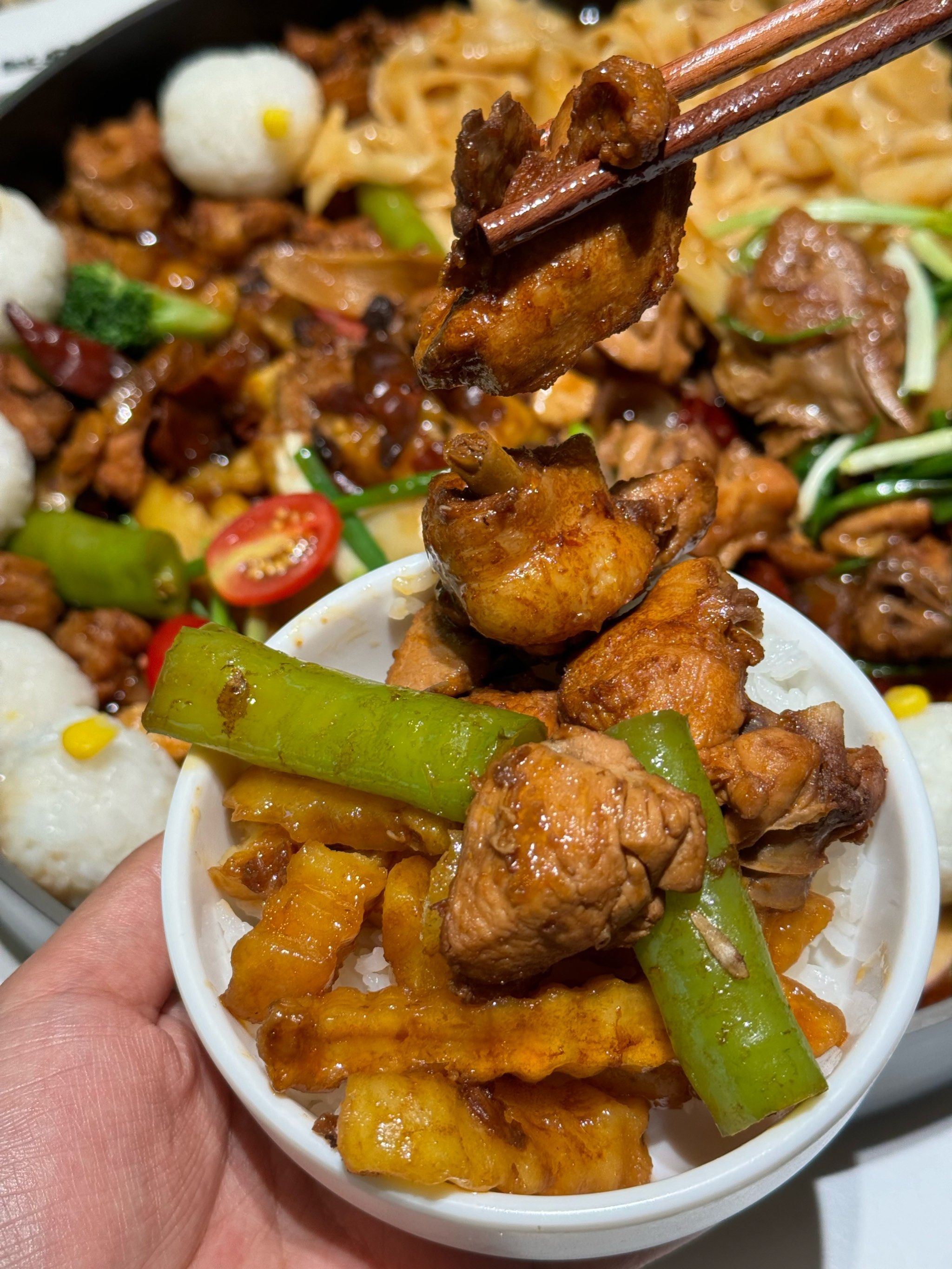 00

还可以加份皮带面
裹着汤汁比肉都好吃啦
再来份吊梨汤