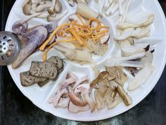 -菌之家·专业纯野生菌火锅·特色炒菌
