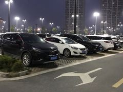 -融创茂-停车场