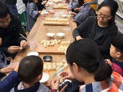 -田园东方蜜桃村的田野营地