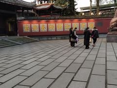 -峨眉山报国寺