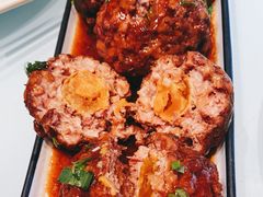 鸭蛋黄狮子头-梅飞酒家(名辉豪庭店)