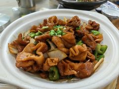 红烧肥肠煲-小小饭店·休闲农庄·安吉松树林里的农家菜