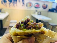 肥瘦相间驴肉火烧-驴公驴婆(曹杨店)