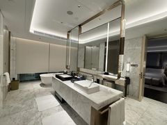 -深圳国际会展中心希尔顿酒店(前海华发冰雪世界店)