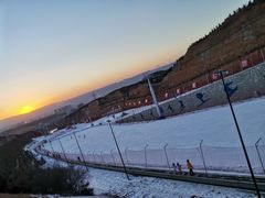 -采薇庄园四季滑雪场