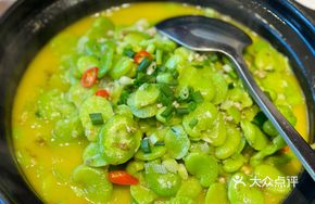 Sour Cabbage and Broad Bean Pot