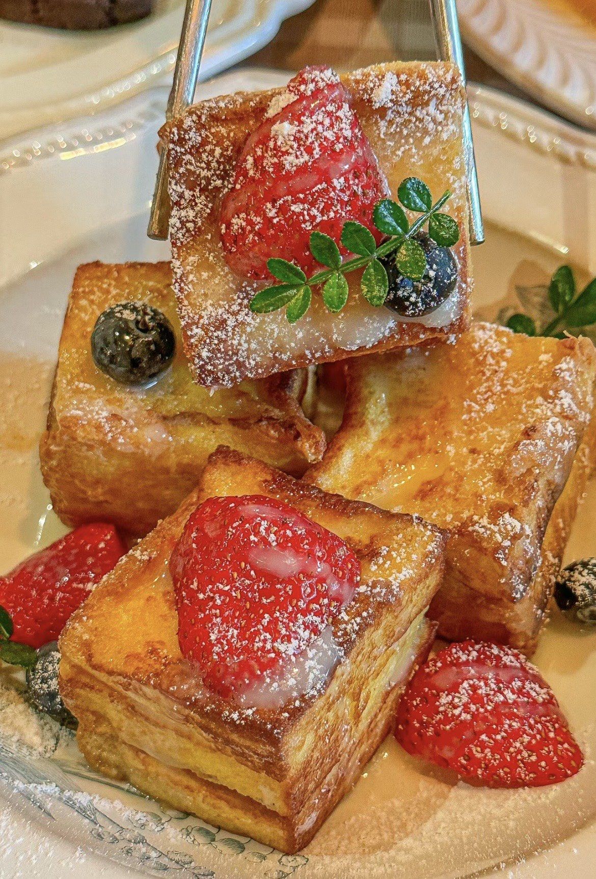 甜蜜草莓三明治