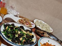 -东来菜馆•手抓海鲜家常菜•海鲜锅贴(鸽子窝店)