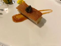 鱼子酱配脆皮烤乳猪-广州文华东方酒店·江-由辉师傅主理