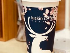珞珈樱花拿铁-瑞幸咖啡(万恒大厦店)