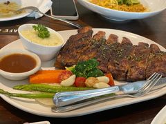 -Chom Cafe and Restaurant