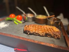 饲谷西冷牛排-弦月窗LUNETTE BY AMANDA(复兴路店)