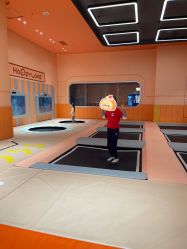 -嗨贝天地亲子乐园 · 生日派对·VR对战(万象城店)