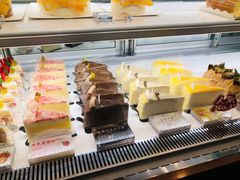 牛乳草莓-卷心卷意·轻甜蛋糕(新光天地店)