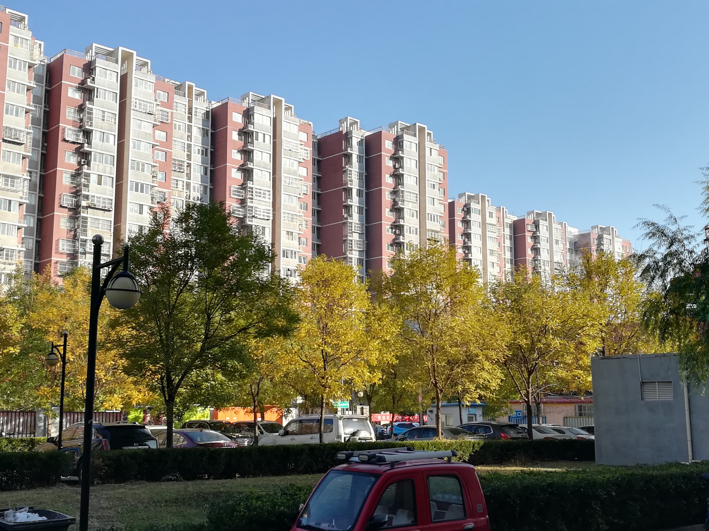 旗胜家园是北京第一家两限房社区,建于20