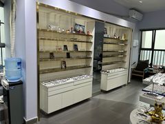 -视野联行眼镜•蔡司•依视路(温江店)