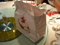 -红宝石·鲜奶小方·海派西点房(南丹店)