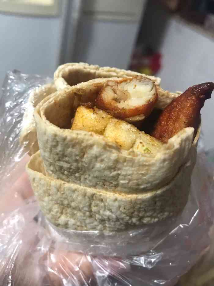 麻辣串卷饼-"朋友来这办公,吃了一次,觉得很美味,某天.
