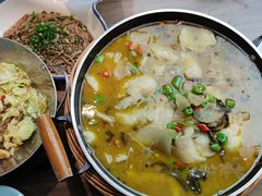 -有红鸡毛店·川菜(建设路店)