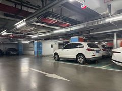 -龙湖天街-停车场