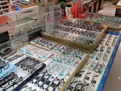 -美式眼镜·授权蔡司.依视路.尼康.豪雅.明月(人民广场店)