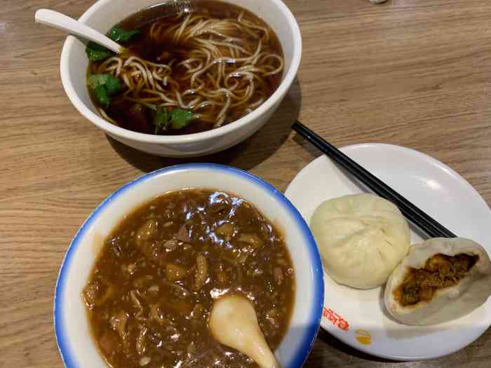 君达小吃(实兴大街店"吃早饭的人不多,那天是周末.豆腐脑够咸.