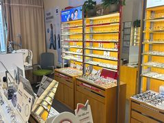 -优医视平价眼镜蔡司依视路折扣工厂店(十里堡店)