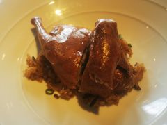 五香脆皮乳鸽糯米饭-三号黄浦会Canton Table