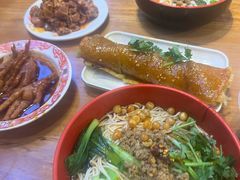 -爆炸头阿姨小四川正宗川味小吃(无任何分店)