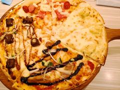 双层薄脆四合一披萨-必胜客(东大桥店)