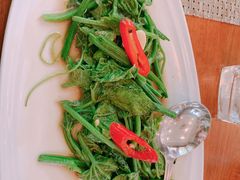 -Chom Cafe and Restaurant
