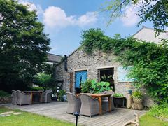 -田园东方蜜桃村的田野营地