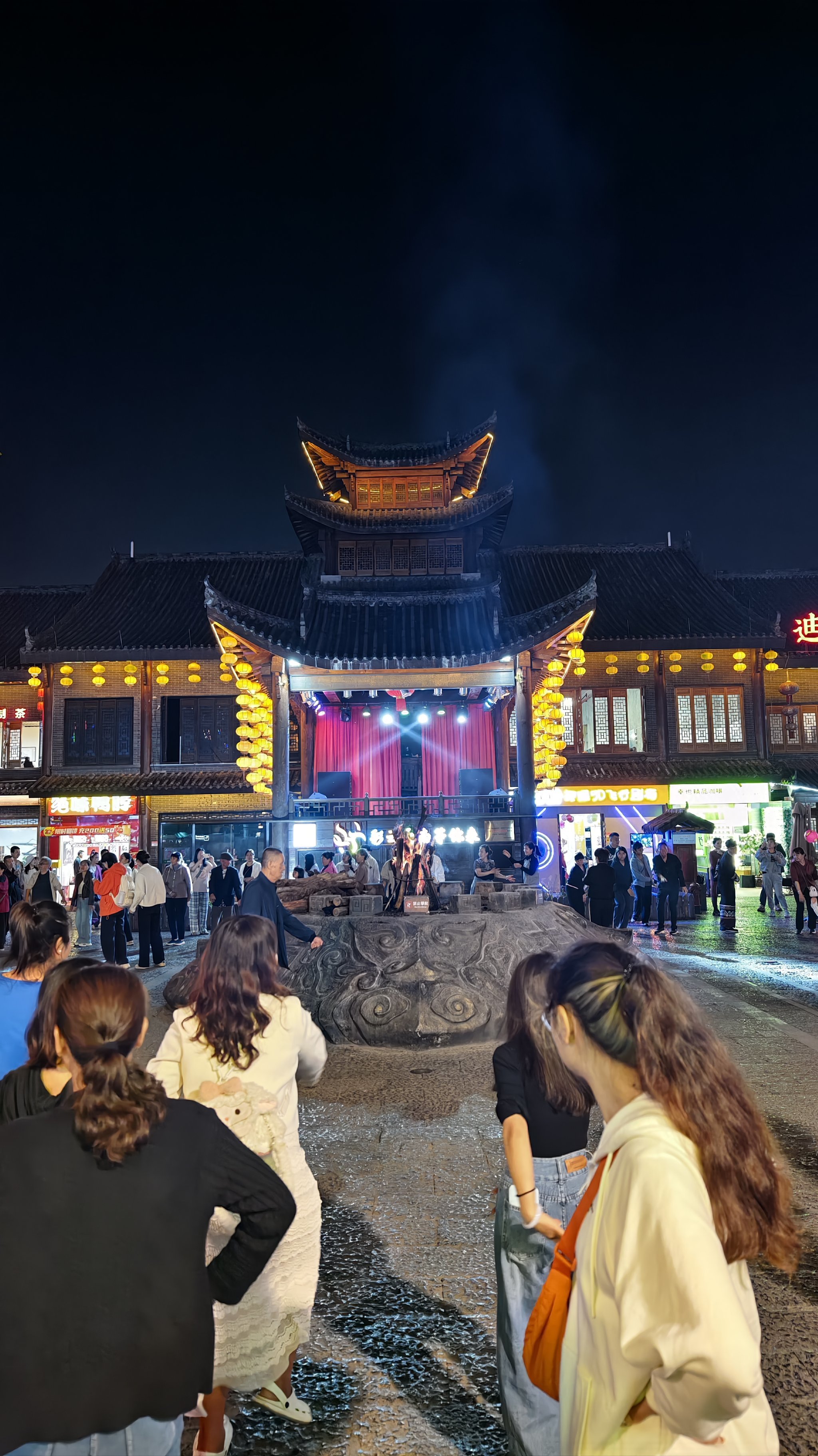 古镇夜色撩人心