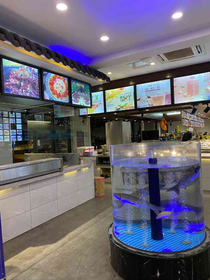 鑫鑫饭店(滨河店)-"[薄荷]环境:出门太晚了,先去的老店,.
