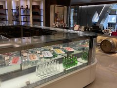面包甜点陈列柜-上海半岛酒店·半岛精品店