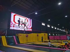 -嘿哟动霸CHUA·新潮玩运动娱乐中心·蹦床滑冰团建乐园