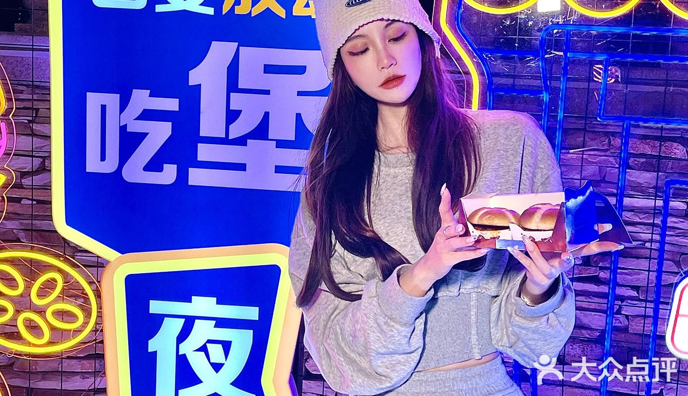 亮马河麦麦夜市登场🍔和麦当劳叔叔一起游船