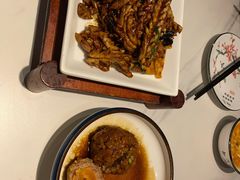 鸭蛋黄狮子头-梅飞酒家(名辉豪庭店)