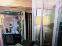 -喜鹊愉家酒店(郑州曼哈顿博览中心地铁站店)