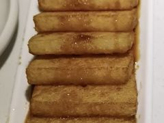 -茅草房·河畔园林火锅
