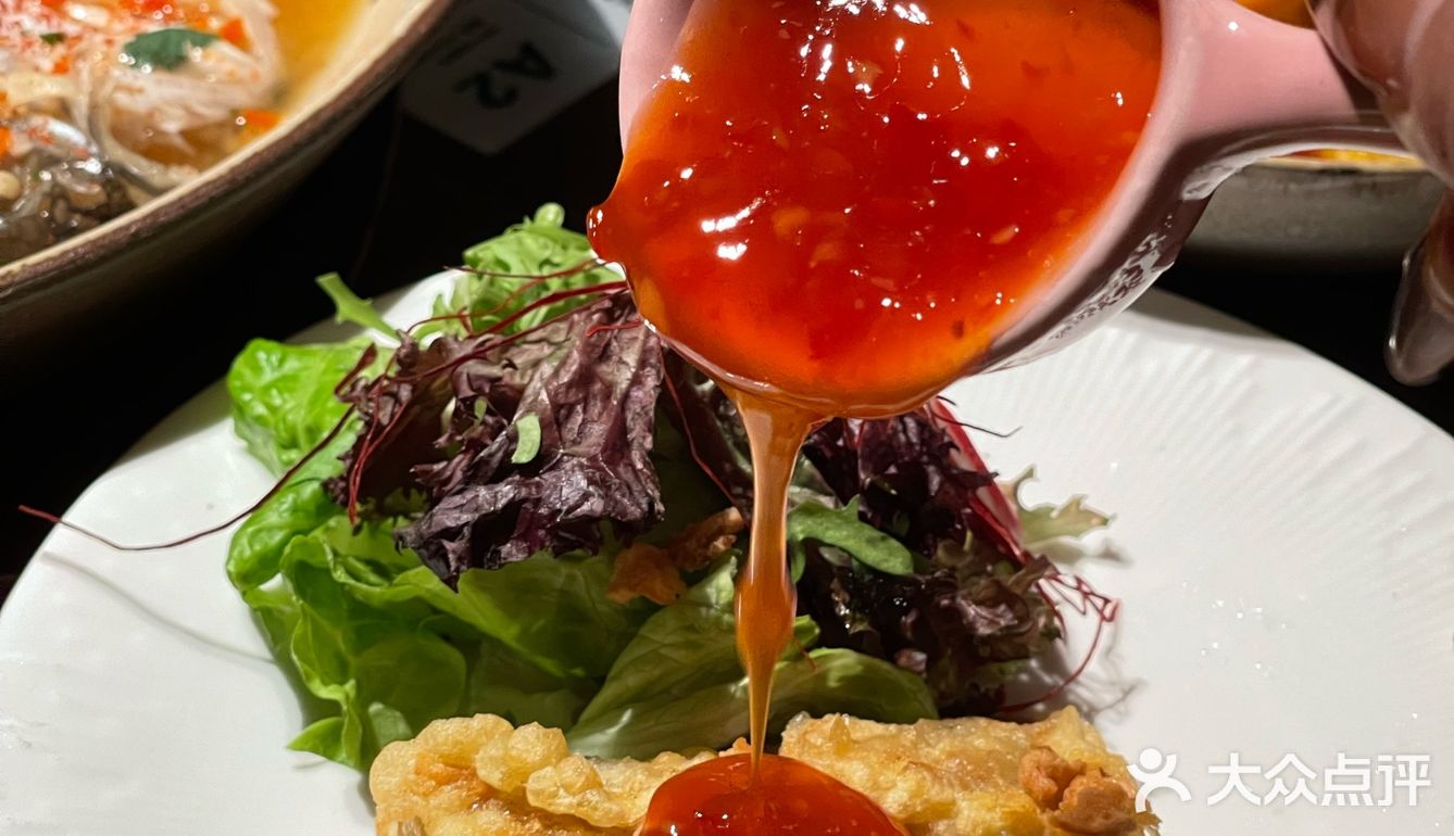 西大街新开的这家餐厅环境太好了 沿河而建